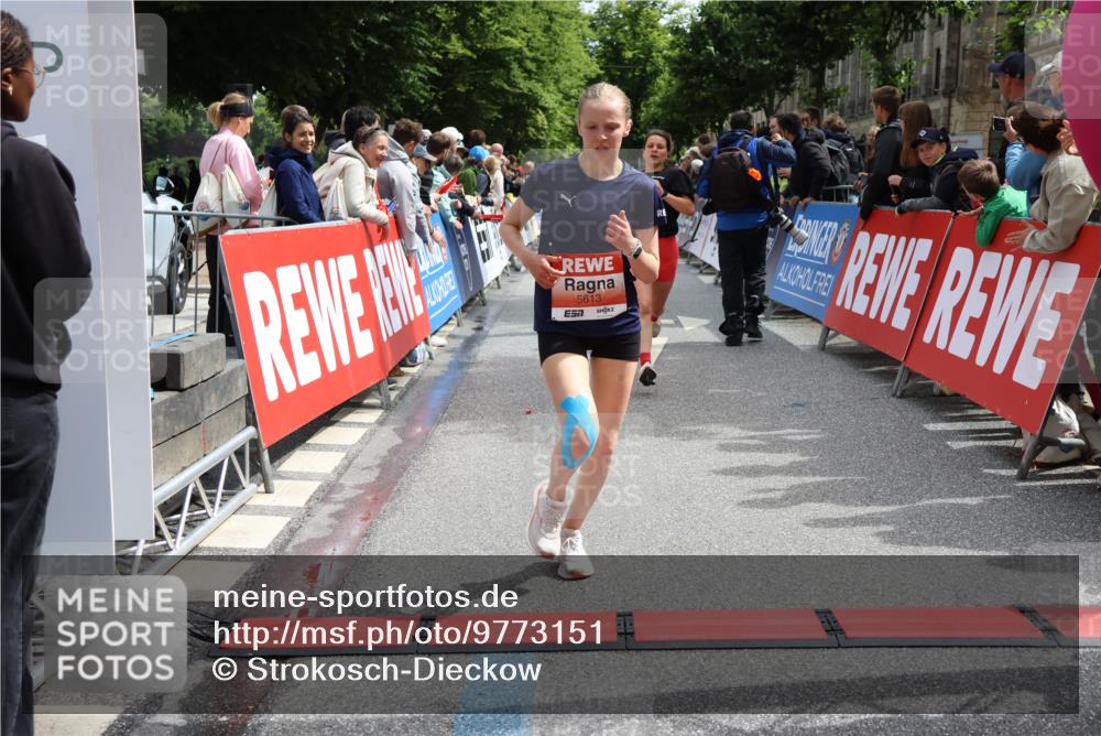 14.06.2026 - REWE Women's Run Strokosch-Dieckow http://msf.ph/oto/9773151 14.06.2026 10:54:53 Ziel 5189, 5594, 5613, 5707, 5916 meine-sportfotos.de