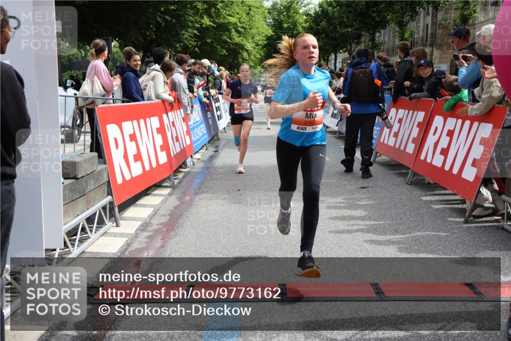 14.06.2026 - REWE Women's Run Strokosch-Dieckow http://msf.ph/oto/9773162 14.06.2026 10:54:51 Ziel 5189, 5594, 5613, 5707, 5916 meine-sportfotos.de