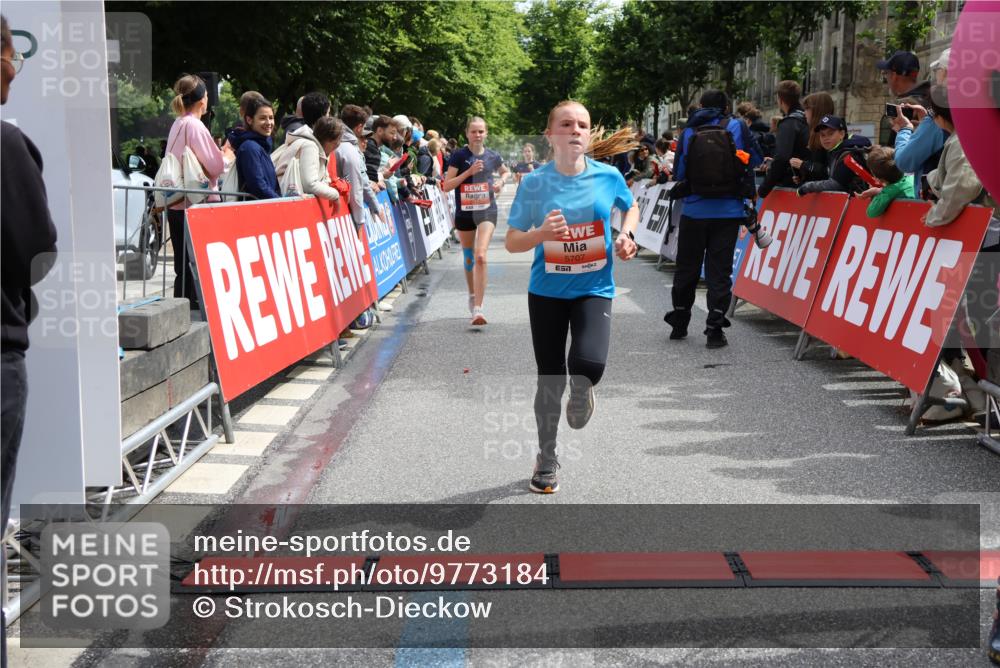 14.06.2026 - REWE Women's Run Strokosch-Dieckow http://msf.ph/oto/9773184 14.06.2026 10:54:51 Ziel 5189, 5594, 5613, 5707, 5916 meine-sportfotos.de