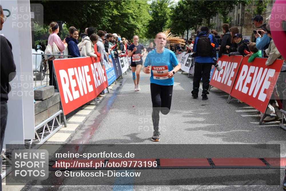 14.06.2026 - REWE Women's Run Strokosch-Dieckow http://msf.ph/oto/9773196 14.06.2026 10:54:51 Ziel 5189, 5594, 5613, 5707, 5916 meine-sportfotos.de