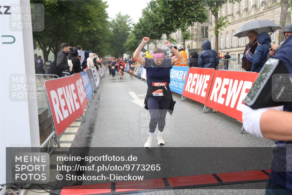 14.06.2026 - REWE Women's Run Strokosch-Dieckow http://msf.ph/oto/9773265 14.06.2026 11:09:02 Ziel 5073, 5135, 5271, 5338, 5758, 5947, 6039 meine-sportfotos.de