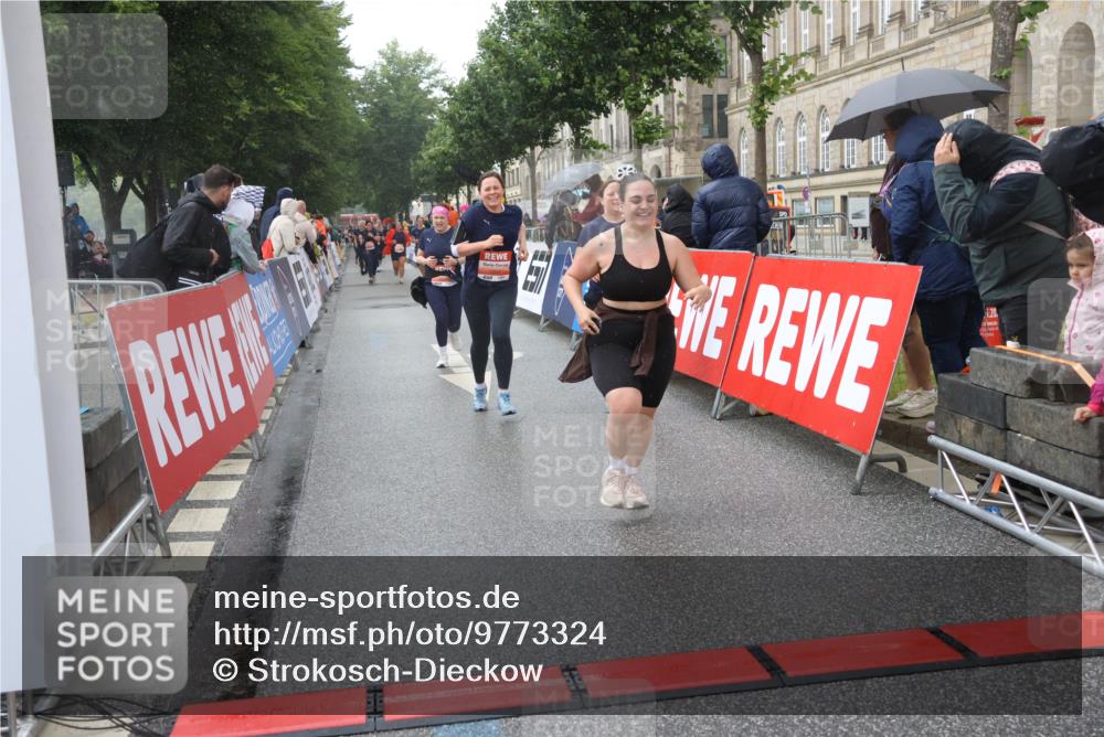 14.06.2026 - REWE Women's Run Strokosch-Dieckow http://msf.ph/oto/9773324 14.06.2026 11:09:00 Ziel 5073, 5135, 5186, 5187, 5232, 5271, 5318, 5338, 5593, 5758, 5947, 6014, 6039 meine-sportfotos.de
