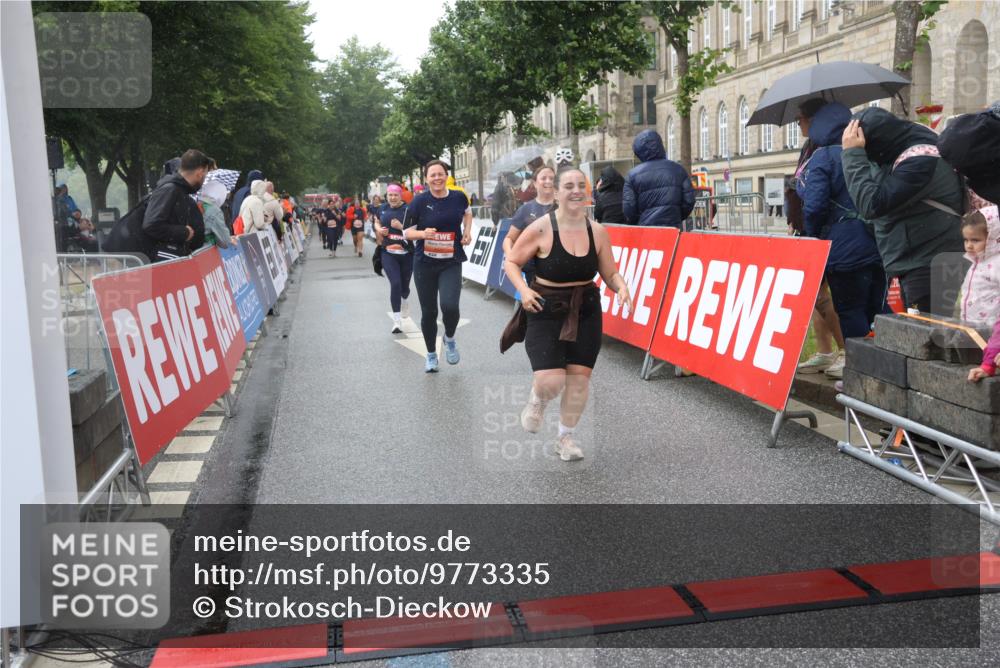 14.06.2026 - REWE Women's Run Strokosch-Dieckow http://msf.ph/oto/9773335 14.06.2026 11:08:59 Ziel 5073, 5135, 5186, 5187, 5232, 5271, 5318, 5338, 5593, 5758, 5947, 6014, 6039 meine-sportfotos.de