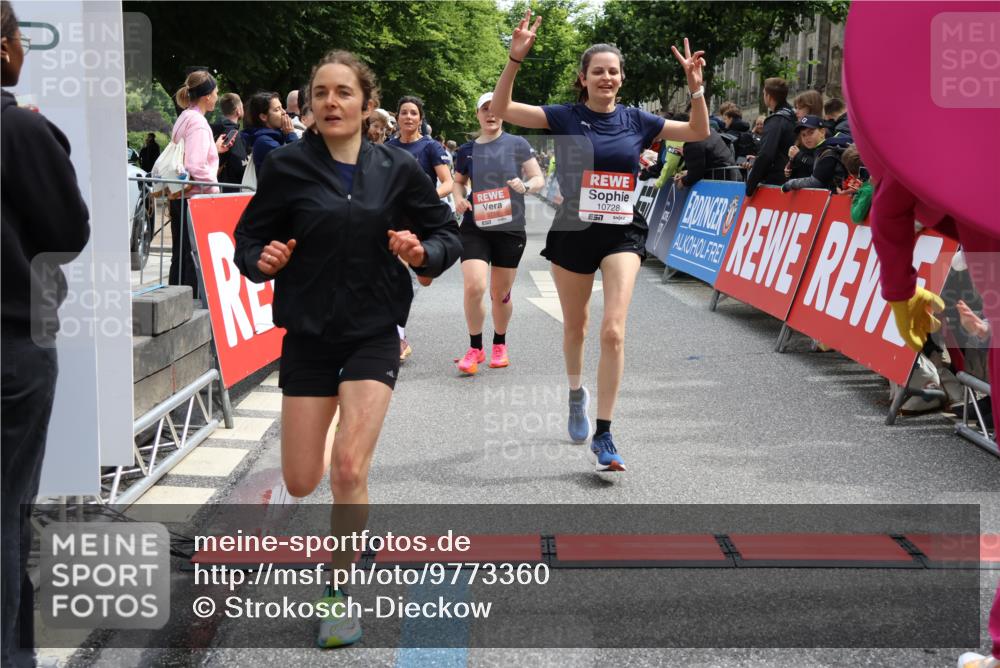 14.06.2026 - REWE Women's Run Strokosch-Dieckow http://msf.ph/oto/9773360 14.06.2026 10:54:39 Ziel 5051, 5434, 5516, 5715, 10728 meine-sportfotos.de