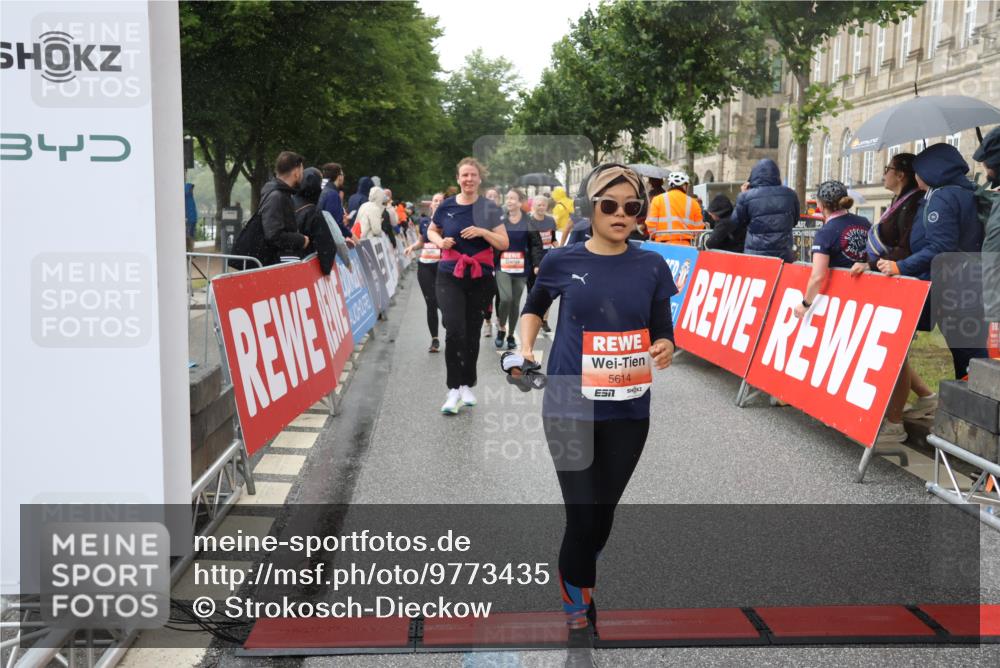 14.06.2026 - REWE Women's Run Strokosch-Dieckow http://msf.ph/oto/9773435 14.06.2026 11:08:50 Ziel 5186, 5187, 5224, 5232, 5235, 5318, 5413, 5593, 5596, 5614, 5758, 5779, 6014 meine-sportfotos.de