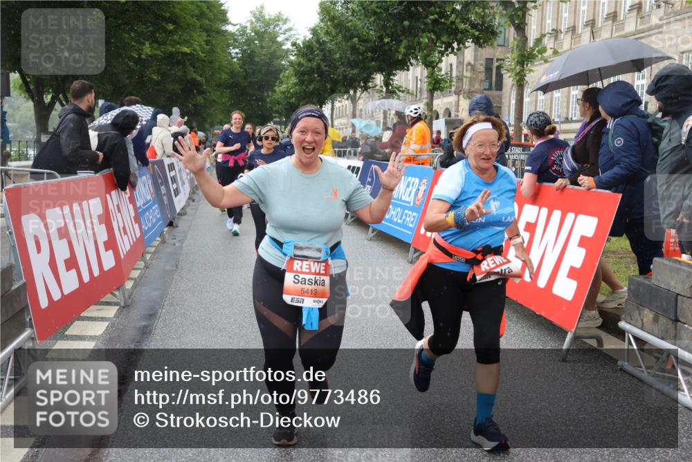14.06.2026 - REWE Women's Run Strokosch-Dieckow http://msf.ph/oto/9773486 14.06.2026 11:08:47 Ziel 5224, 5235, 5413, 5414, 5596, 5614, 5779 meine-sportfotos.de