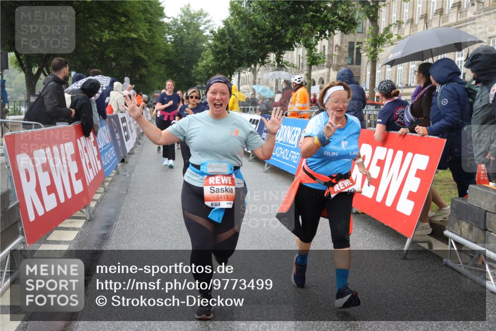 14.06.2026 - REWE Women's Run Strokosch-Dieckow http://msf.ph/oto/9773499 14.06.2026 11:08:47 Ziel 5224, 5235, 5413, 5414, 5596, 5614, 5779 meine-sportfotos.de