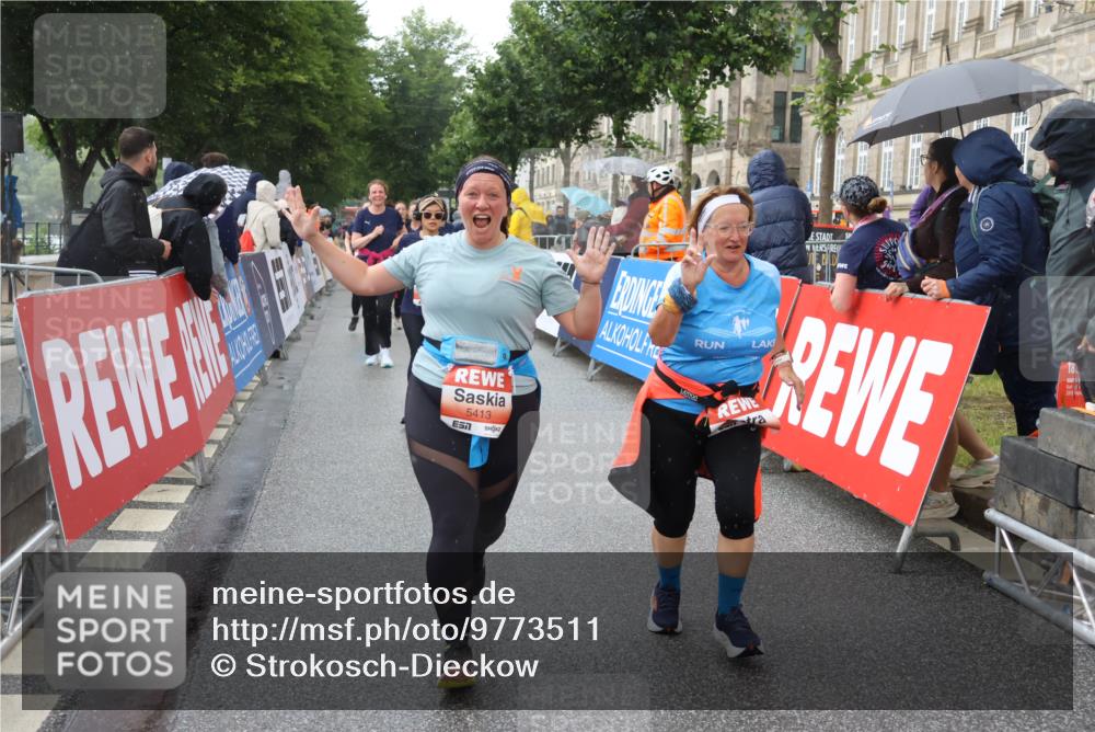 14.06.2026 - REWE Women's Run Strokosch-Dieckow http://msf.ph/oto/9773511 14.06.2026 11:08:47 Ziel 5224, 5235, 5413, 5414, 5596, 5614, 5779 meine-sportfotos.de