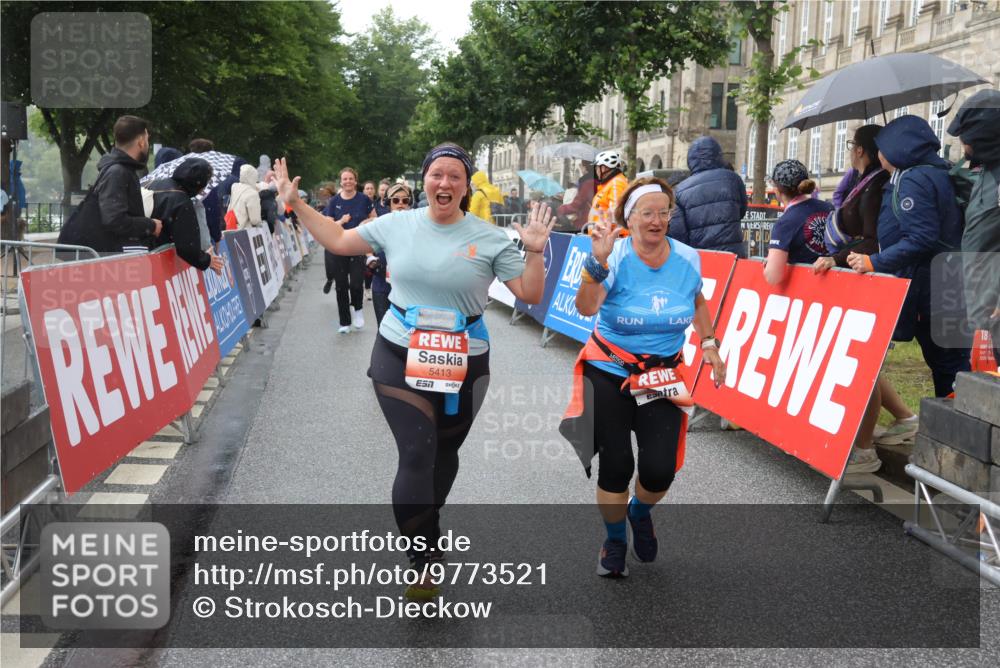 14.06.2026 - REWE Women's Run Strokosch-Dieckow http://msf.ph/oto/9773521 14.06.2026 11:08:47 Ziel 5224, 5235, 5413, 5414, 5596, 5614, 5779 meine-sportfotos.de