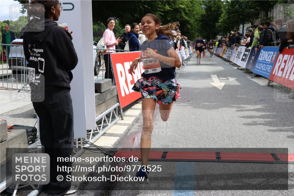 14.06.2026 - REWE Women's Run Strokosch-Dieckow http://msf.ph/oto/9773525 14.06.2026 10:54:31 Ziel 5051, 5380 meine-sportfotos.de