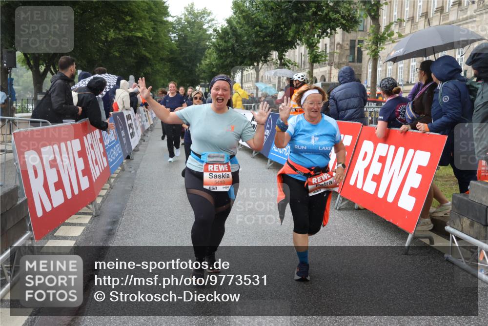 14.06.2026 - REWE Women's Run Strokosch-Dieckow http://msf.ph/oto/9773531 14.06.2026 11:08:47 Ziel 5224, 5235, 5413, 5414, 5596, 5614, 5779 meine-sportfotos.de