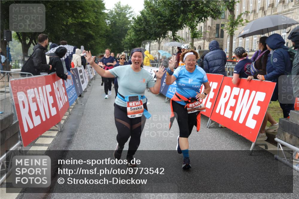 14.06.2026 - REWE Women's Run Strokosch-Dieckow http://msf.ph/oto/9773542 14.06.2026 11:08:47 Ziel 5224, 5235, 5413, 5414, 5596, 5614, 5779 meine-sportfotos.de