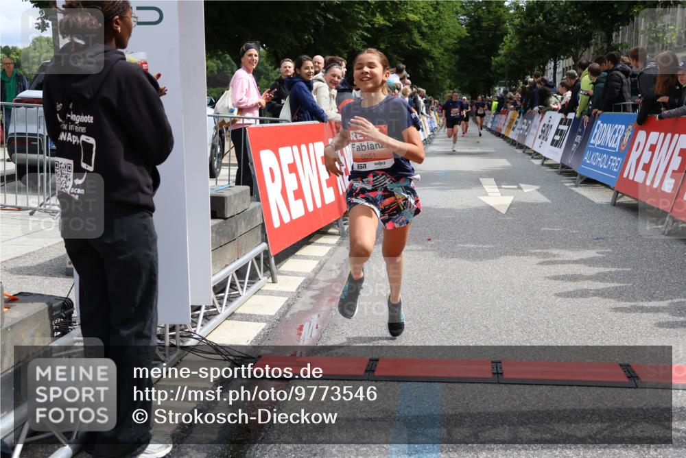 14.06.2026 - REWE Women's Run Strokosch-Dieckow http://msf.ph/oto/9773546 14.06.2026 10:54:31 Ziel 5051, 5380 meine-sportfotos.de