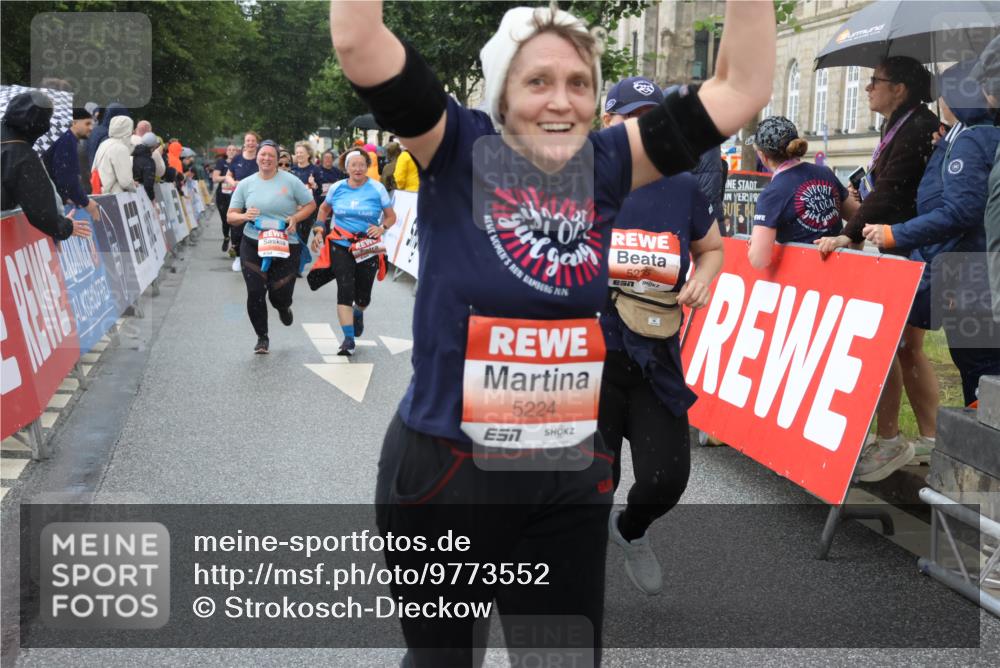 14.06.2026 - REWE Women's Run Strokosch-Dieckow http://msf.ph/oto/9773552 14.06.2026 11:08:45 Ziel 5224, 5235, 5413, 5414, 5596, 5779, 5852, 5994 meine-sportfotos.de