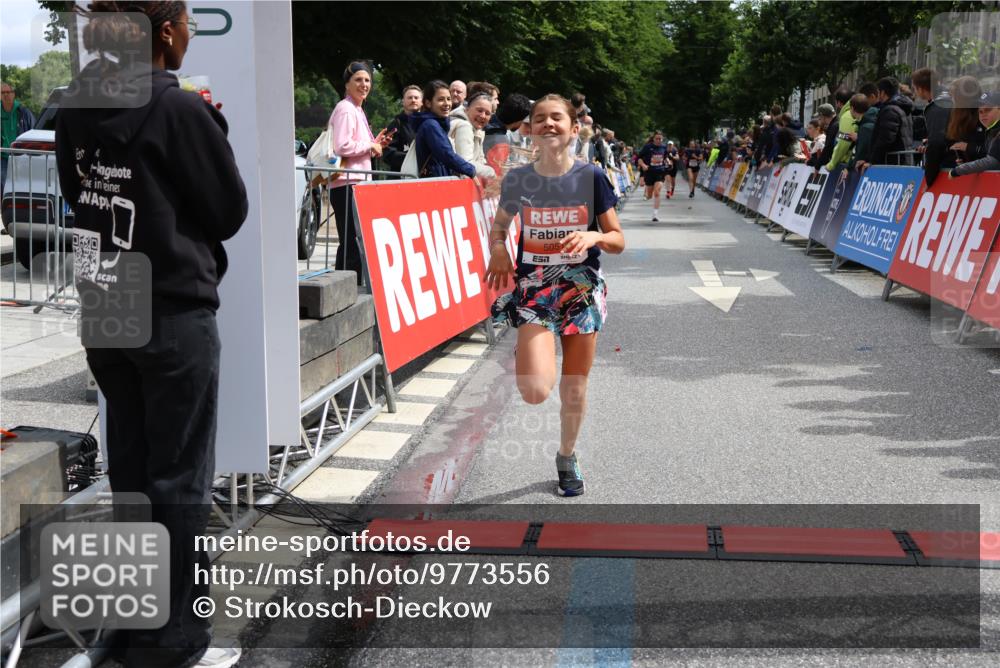 14.06.2026 - REWE Women's Run Strokosch-Dieckow http://msf.ph/oto/9773556 14.06.2026 10:54:31 Ziel 5051, 5380 meine-sportfotos.de