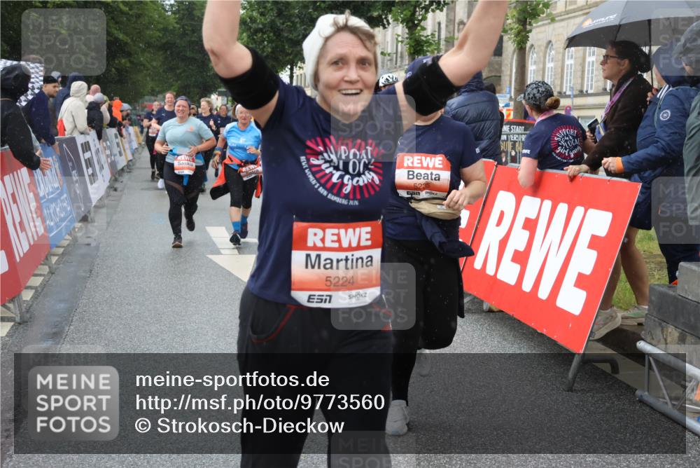 14.06.2026 - REWE Women's Run Strokosch-Dieckow http://msf.ph/oto/9773560 14.06.2026 11:08:45 Ziel 5224, 5235, 5413, 5414, 5596, 5779, 5852, 5994 meine-sportfotos.de