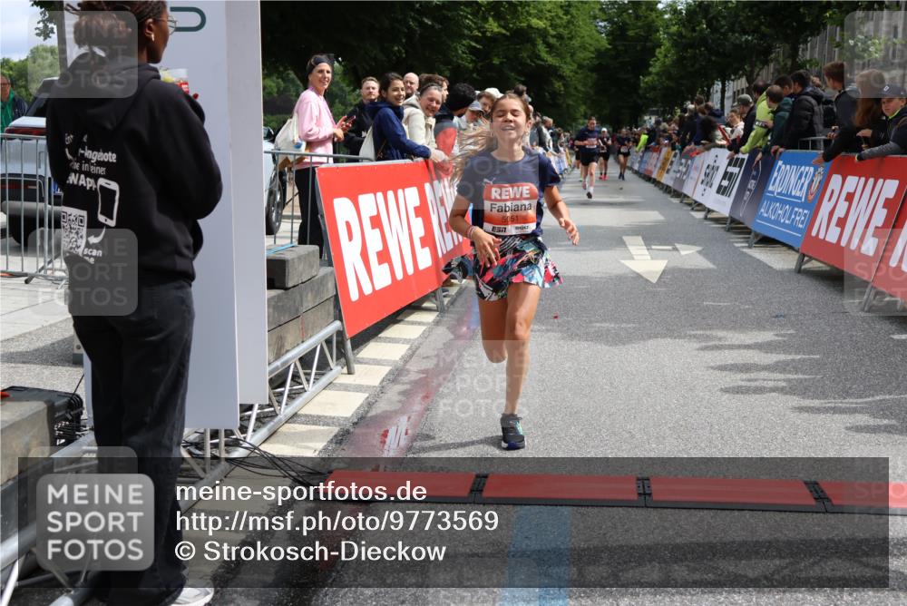 14.06.2026 - REWE Women's Run Strokosch-Dieckow http://msf.ph/oto/9773569 14.06.2026 10:54:31 Ziel 5051, 5380 meine-sportfotos.de