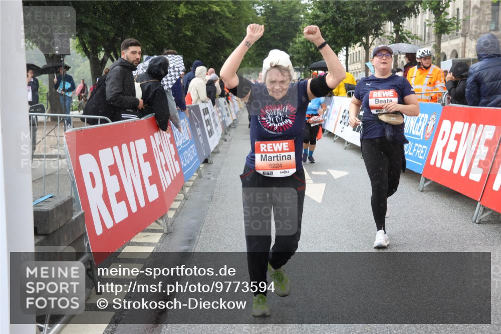 14.06.2026 - REWE Women's Run Strokosch-Dieckow http://msf.ph/oto/9773594 14.06.2026 11:08:44 Ziel 5224, 5235, 5413, 5414, 5596, 5779, 5851, 5852, 5994 meine-sportfotos.de