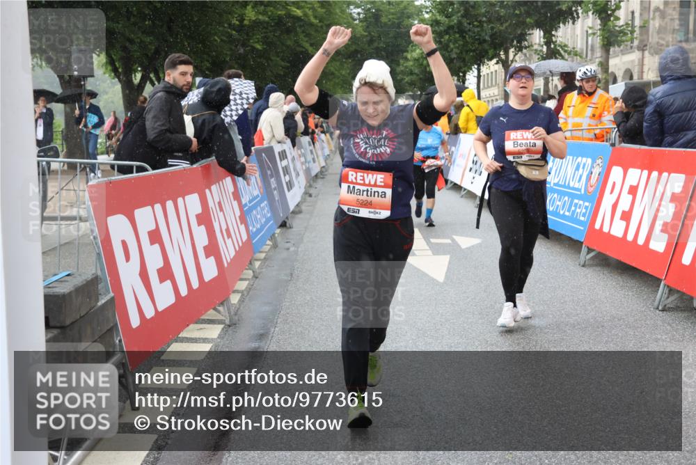 14.06.2026 - REWE Women's Run Strokosch-Dieckow http://msf.ph/oto/9773615 14.06.2026 11:08:44 Ziel 5224, 5235, 5413, 5414, 5596, 5779, 5851, 5852, 5994 meine-sportfotos.de