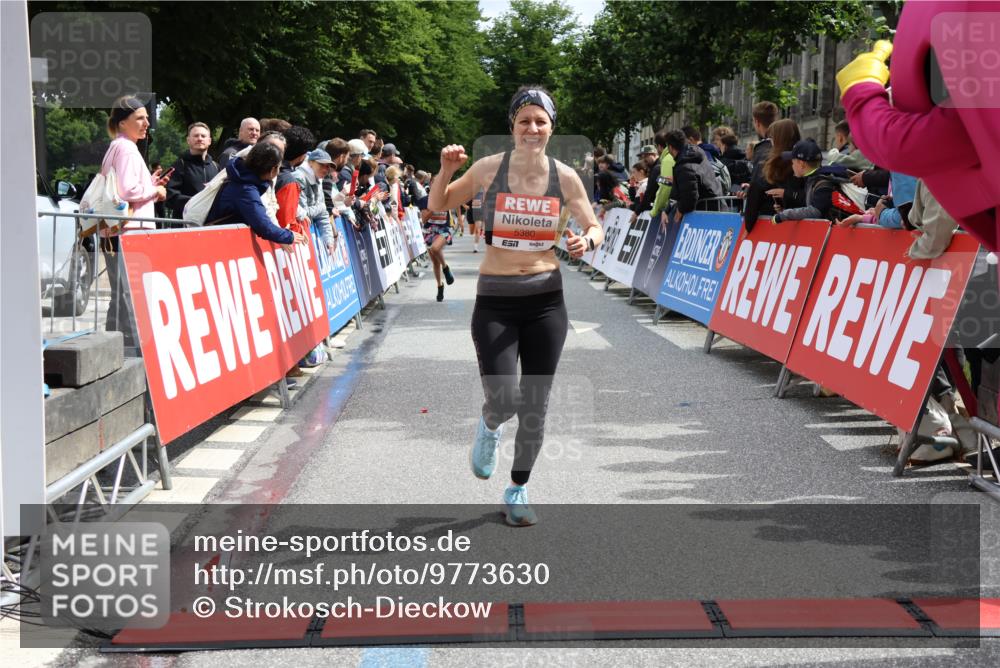 14.06.2026 - REWE Women's Run Strokosch-Dieckow http://msf.ph/oto/9773630 14.06.2026 10:54:29 Ziel 5051, 5380 meine-sportfotos.de