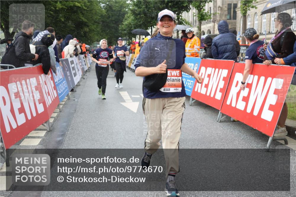 14.06.2026 - REWE Women's Run Strokosch-Dieckow http://msf.ph/oto/9773670 14.06.2026 11:08:41 Ziel 5224, 5235, 5414, 5596, 5851, 5852, 5994 meine-sportfotos.de