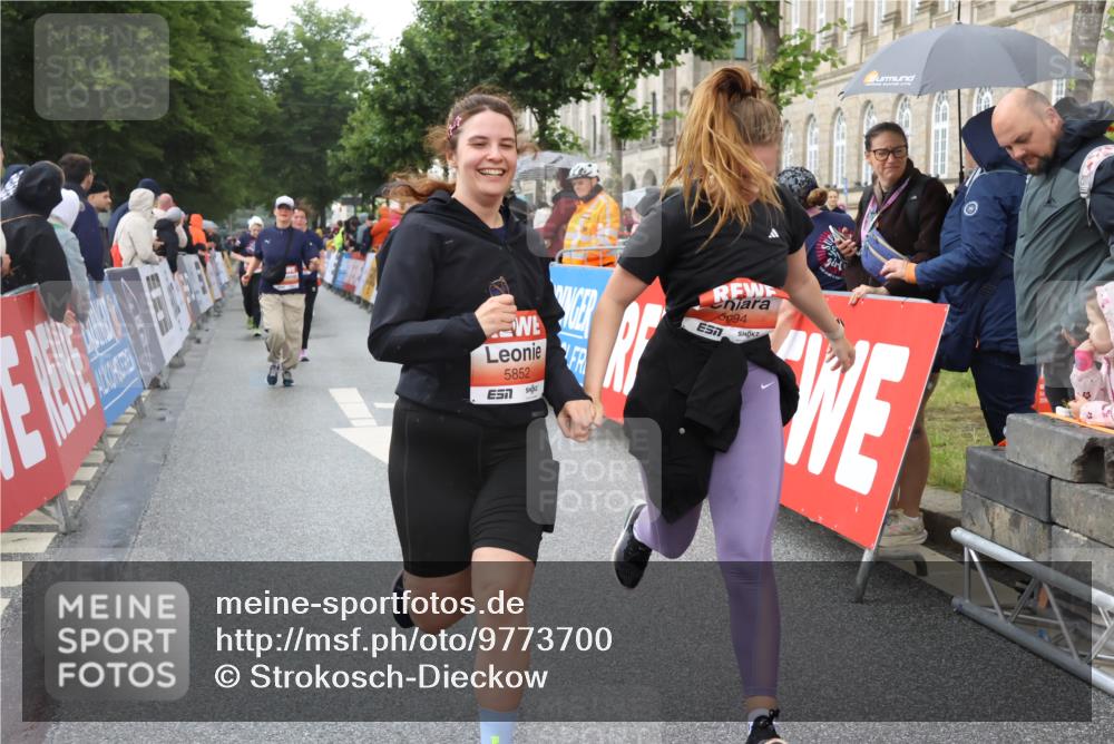 14.06.2026 - REWE Women's Run Strokosch-Dieckow http://msf.ph/oto/9773700 14.06.2026 11:08:37 Ziel 5175, 5296, 5411, 5414, 5459, 5851, 5852, 5875, 5900, 5931, 5949, 5994 meine-sportfotos.de