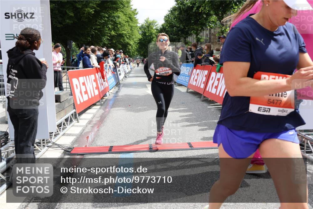 14.06.2026 - REWE Women's Run Strokosch-Dieckow http://msf.ph/oto/9773710 14.06.2026 10:54:16 Ziel 5477, 5652 meine-sportfotos.de