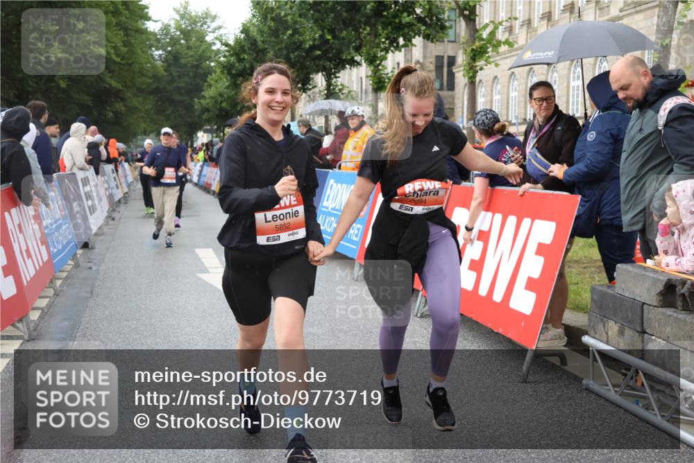 14.06.2026 - REWE Women's Run Strokosch-Dieckow http://msf.ph/oto/9773719 14.06.2026 11:08:37 Ziel 5175, 5296, 5411, 5414, 5459, 5851, 5852, 5875, 5900, 5931, 5949, 5994 meine-sportfotos.de