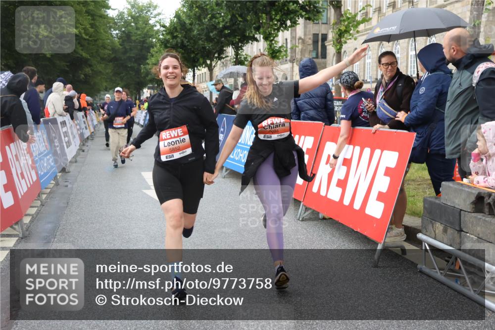 14.06.2026 - REWE Women's Run Strokosch-Dieckow http://msf.ph/oto/9773758 14.06.2026 11:08:37 Ziel 5175, 5296, 5411, 5414, 5459, 5851, 5852, 5875, 5900, 5931, 5949, 5994 meine-sportfotos.de