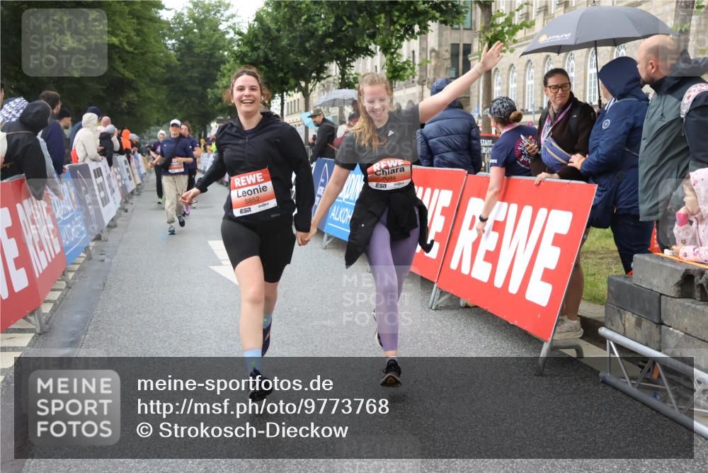 14.06.2026 - REWE Women's Run Strokosch-Dieckow http://msf.ph/oto/9773768 14.06.2026 11:08:37 Ziel 5175, 5296, 5411, 5414, 5459, 5851, 5852, 5875, 5900, 5931, 5949, 5994 meine-sportfotos.de