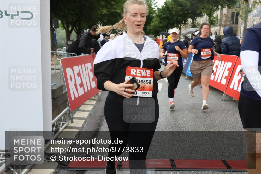 14.06.2026 - REWE Women's Run Strokosch-Dieckow http://msf.ph/oto/9773833 14.06.2026 11:08:31 Ziel 5175, 5253, 5296, 5411, 5459, 5597, 5807, 5875, 5900, 5931, 5949 meine-sportfotos.de