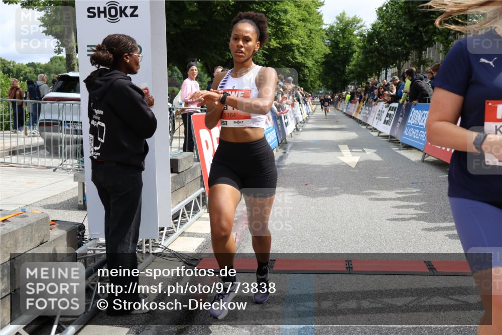 14.06.2026 - REWE Women's Run Strokosch-Dieckow http://msf.ph/oto/9773838 14.06.2026 10:54:00 Ziel 5164, 5975 meine-sportfotos.de