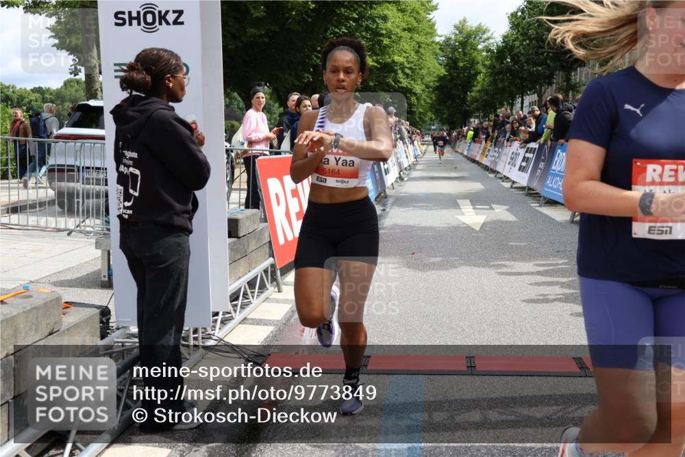 14.06.2026 - REWE Women's Run Strokosch-Dieckow http://msf.ph/oto/9773849 14.06.2026 10:54:00 Ziel 5164, 5975 meine-sportfotos.de