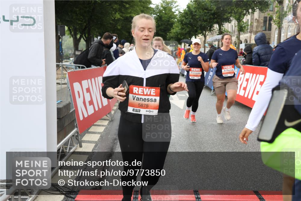 14.06.2026 - REWE Women's Run Strokosch-Dieckow http://msf.ph/oto/9773850 14.06.2026 11:08:31 Ziel 5175, 5253, 5296, 5411, 5459, 5597, 5807, 5875, 5900, 5931, 5949 meine-sportfotos.de