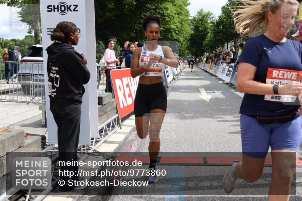 14.06.2026 - REWE Women's Run Strokosch-Dieckow http://msf.ph/oto/9773860 14.06.2026 10:54:00 Ziel 5164, 5975 meine-sportfotos.de