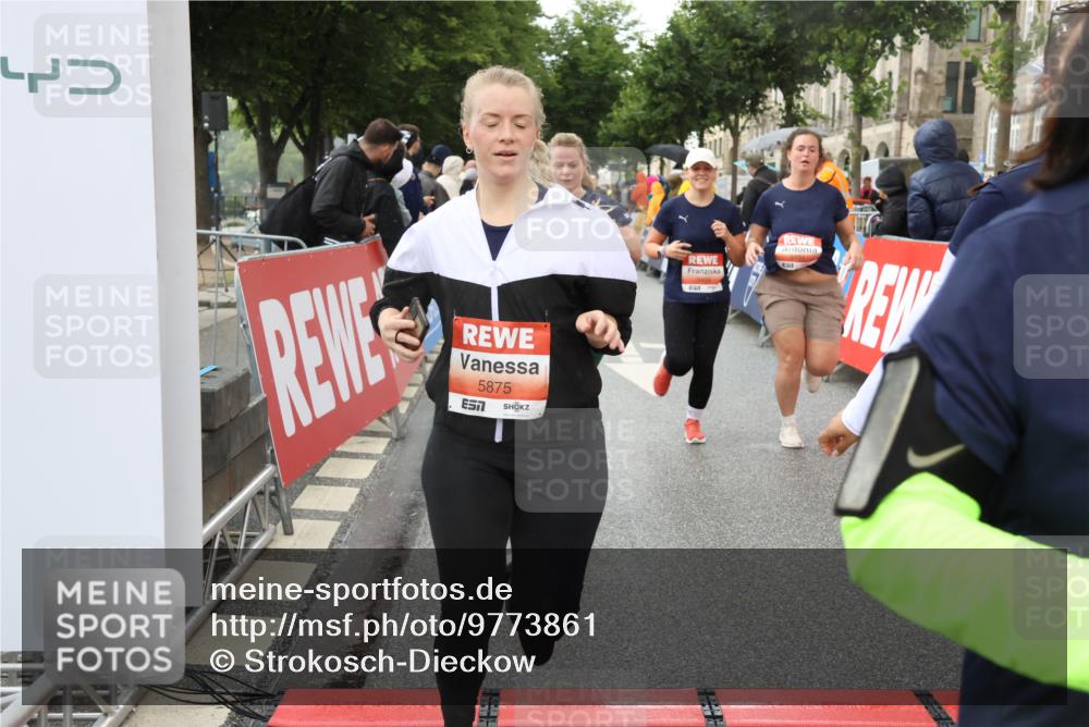 14.06.2026 - REWE Women's Run Strokosch-Dieckow http://msf.ph/oto/9773861 14.06.2026 11:08:31 Ziel 5175, 5253, 5296, 5411, 5459, 5597, 5807, 5875, 5900, 5931, 5949 meine-sportfotos.de
