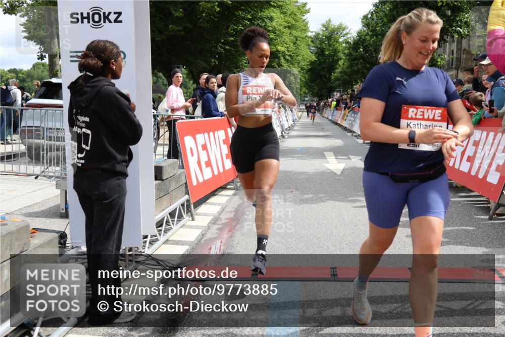 14.06.2026 - REWE Women's Run Strokosch-Dieckow http://msf.ph/oto/9773885 14.06.2026 10:53:59 Ziel 5164, 5975 meine-sportfotos.de