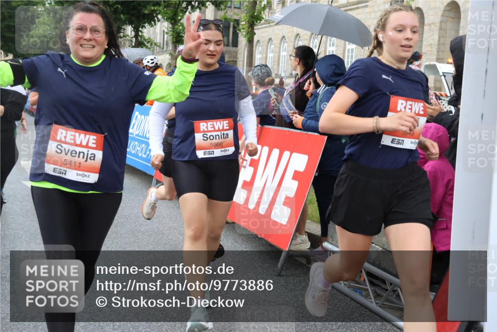 14.06.2026 - REWE Women's Run Strokosch-Dieckow http://msf.ph/oto/9773886 14.06.2026 11:08:30 Ziel 5175, 5253, 5296, 5411, 5459, 5597, 5807, 5875, 5900, 5931, 5949 meine-sportfotos.de