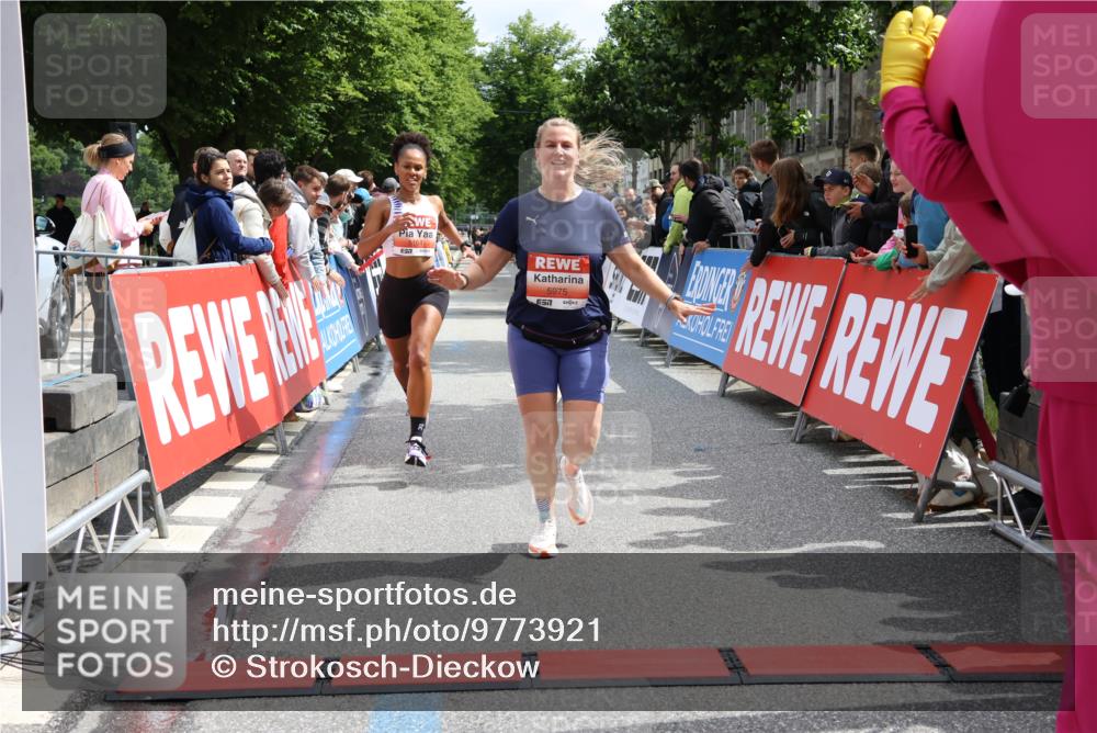 14.06.2026 - REWE Women's Run Strokosch-Dieckow http://msf.ph/oto/9773921 14.06.2026 10:53:59 Ziel 5164, 5975 meine-sportfotos.de