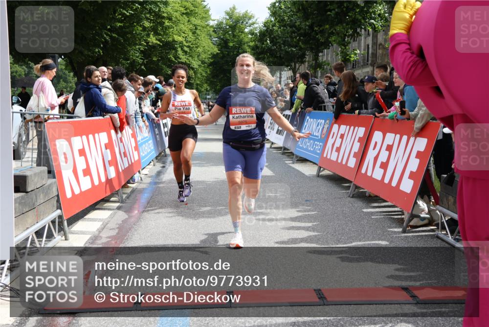 14.06.2026 - REWE Women's Run Strokosch-Dieckow http://msf.ph/oto/9773931 14.06.2026 10:53:59 Ziel 5164, 5975 meine-sportfotos.de
