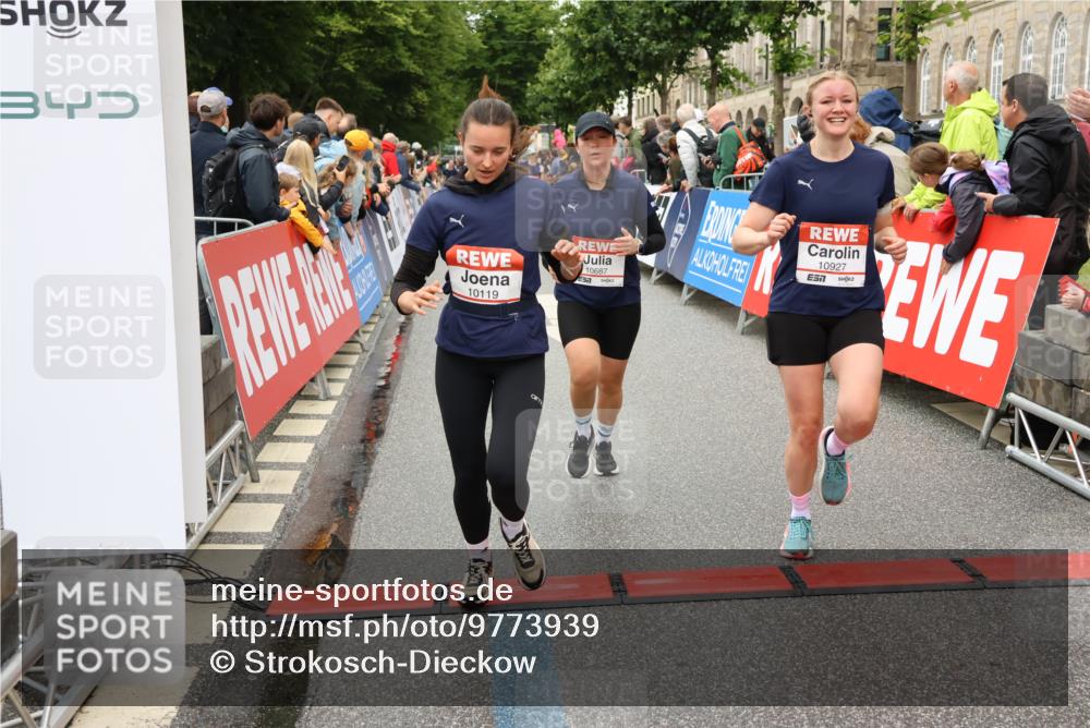 14.06.2026 - REWE Women's Run Strokosch-Dieckow http://msf.ph/oto/9773939 14.06.2026 09:55:47 Ziel 10104, 10119, 10129, 10358, 10364, 10372, 10496, 10600, 10623, 10662, 10687, 10699, 10927, 11454 meine-sportfotos.de