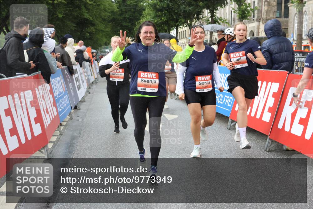 14.06.2026 - REWE Women's Run Strokosch-Dieckow http://msf.ph/oto/9773949 14.06.2026 11:08:29 Ziel 5175, 5201, 5253, 5296, 5411, 5459, 5597, 5807, 5875, 5900, 5931, 5949 meine-sportfotos.de
