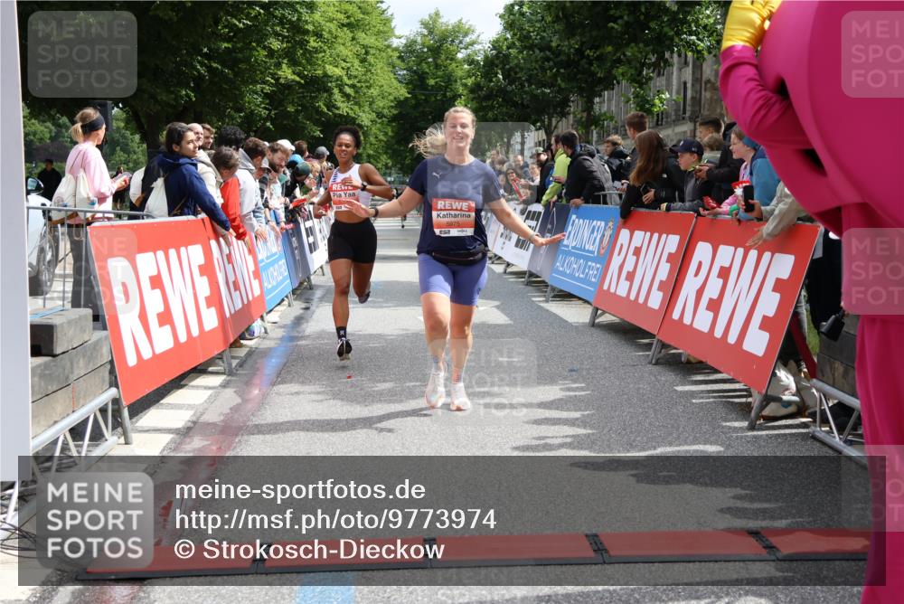 14.06.2026 - REWE Women's Run Strokosch-Dieckow http://msf.ph/oto/9773974 14.06.2026 10:53:58 Ziel 5164, 5975 meine-sportfotos.de