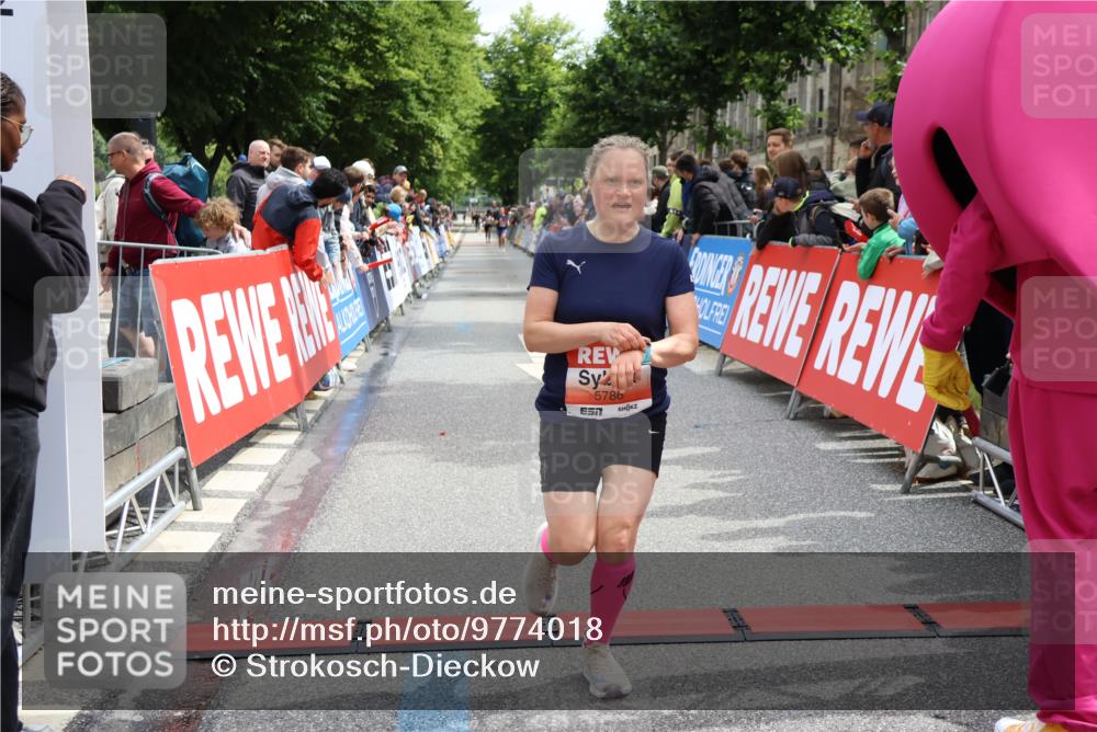 14.06.2026 - REWE Women's Run Strokosch-Dieckow http://msf.ph/oto/9774018 14.06.2026 10:53:47 Ziel 5786 meine-sportfotos.de