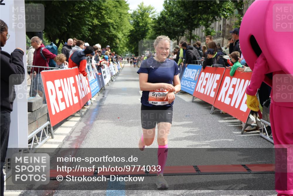 14.06.2026 - REWE Women's Run Strokosch-Dieckow http://msf.ph/oto/9774033 14.06.2026 10:53:47 Ziel 5786 meine-sportfotos.de