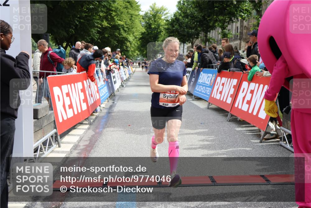 14.06.2026 - REWE Women's Run Strokosch-Dieckow http://msf.ph/oto/9774046 14.06.2026 10:53:47 Ziel 5786 meine-sportfotos.de