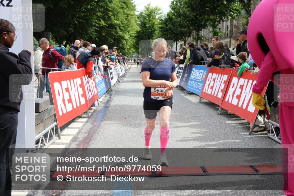 14.06.2026 - REWE Women's Run Strokosch-Dieckow http://msf.ph/oto/9774059 14.06.2026 10:53:47 Ziel 5786 meine-sportfotos.de