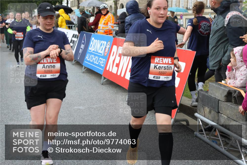 14.06.2026 - REWE Women's Run Strokosch-Dieckow http://msf.ph/oto/9774063 14.06.2026 11:08:26 Ziel 5016, 5019, 5175, 5201, 5206, 5253, 5411, 5478, 5597, 5807, 5875, 5900, 5949 meine-sportfotos.de