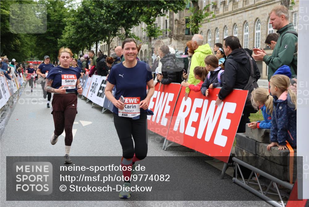 14.06.2026 - REWE Women's Run Strokosch-Dieckow http://msf.ph/oto/9774082 14.06.2026 09:59:49 Ziel 10190, 10264, 10280, 10405, 10542, 10567, 10664, 10850, 11221, 11406 meine-sportfotos.de