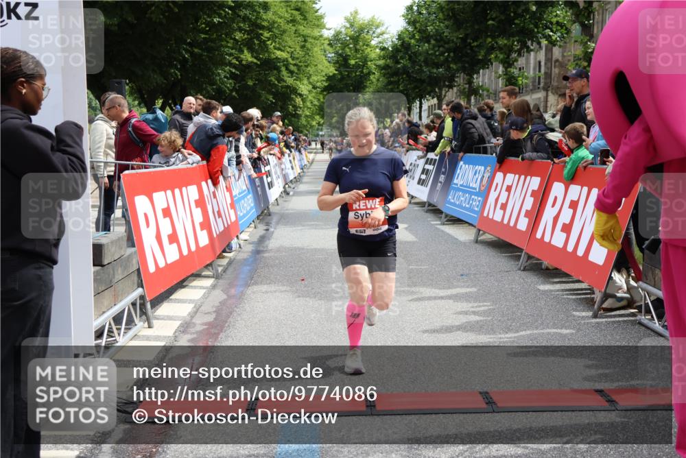 14.06.2026 - REWE Women's Run Strokosch-Dieckow http://msf.ph/oto/9774086 14.06.2026 10:53:46 Ziel 5109, 5786 meine-sportfotos.de